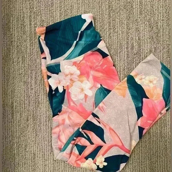 Old Navy Pants - Old navy M floral 7/8 leggings